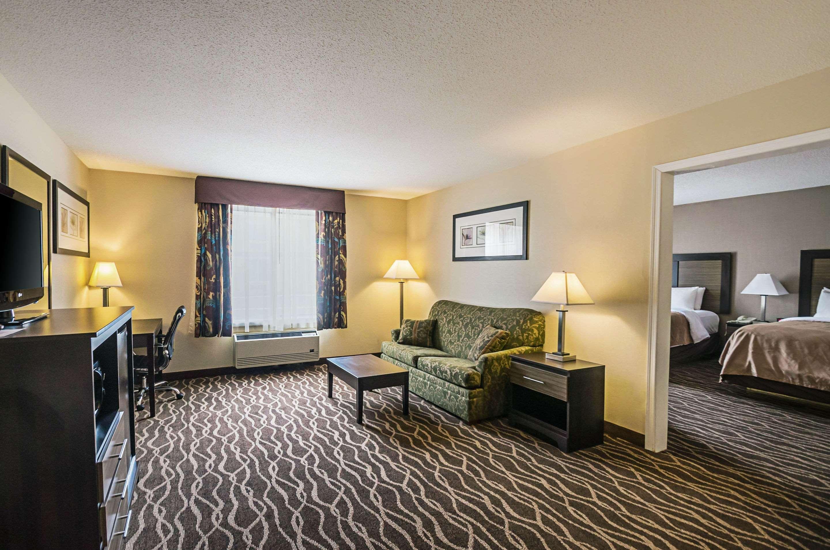 Quality Inn & Suites Frostburg-Cumberland Buitenkant foto