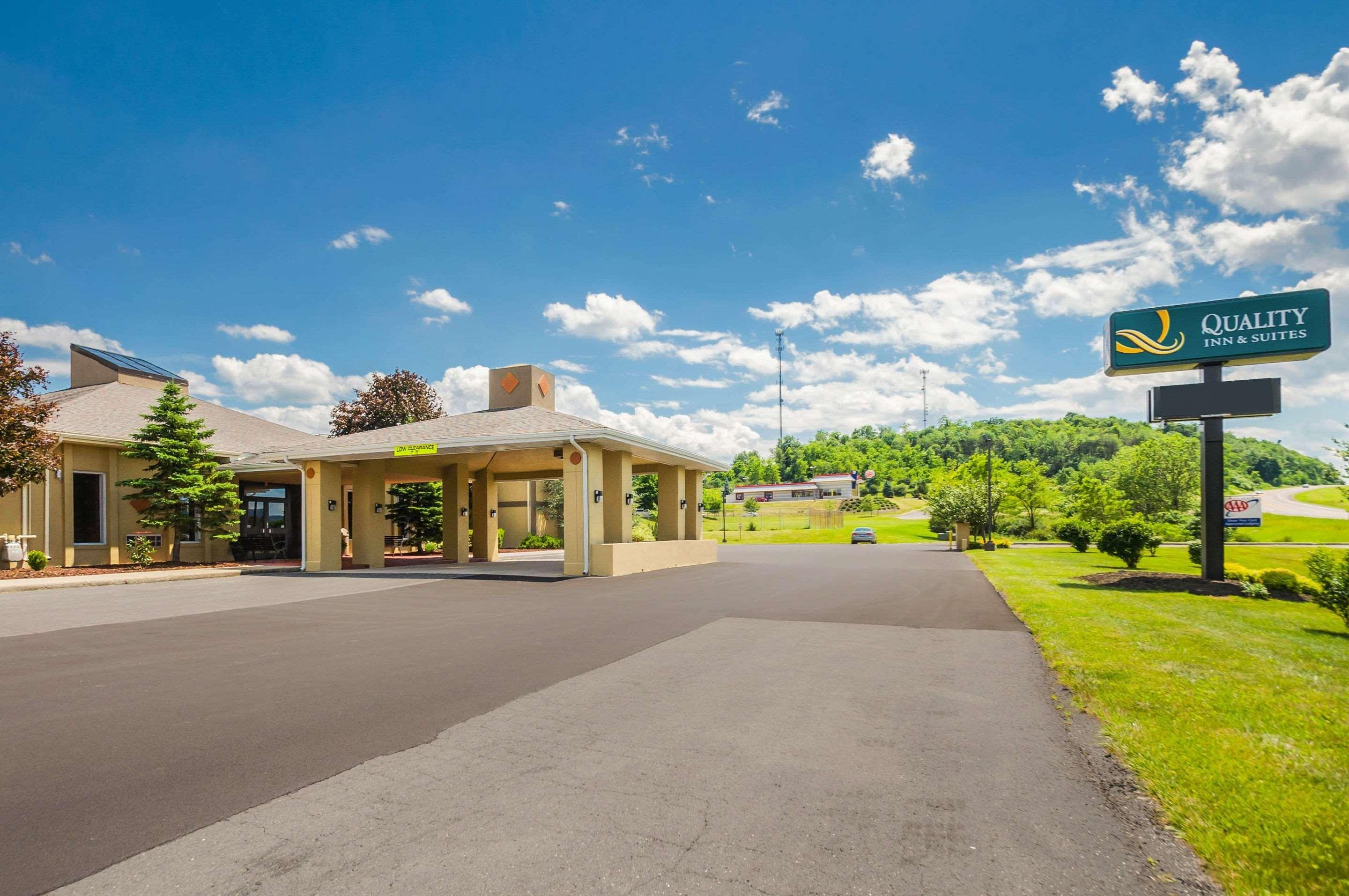 Quality Inn & Suites Frostburg-Cumberland Buitenkant foto