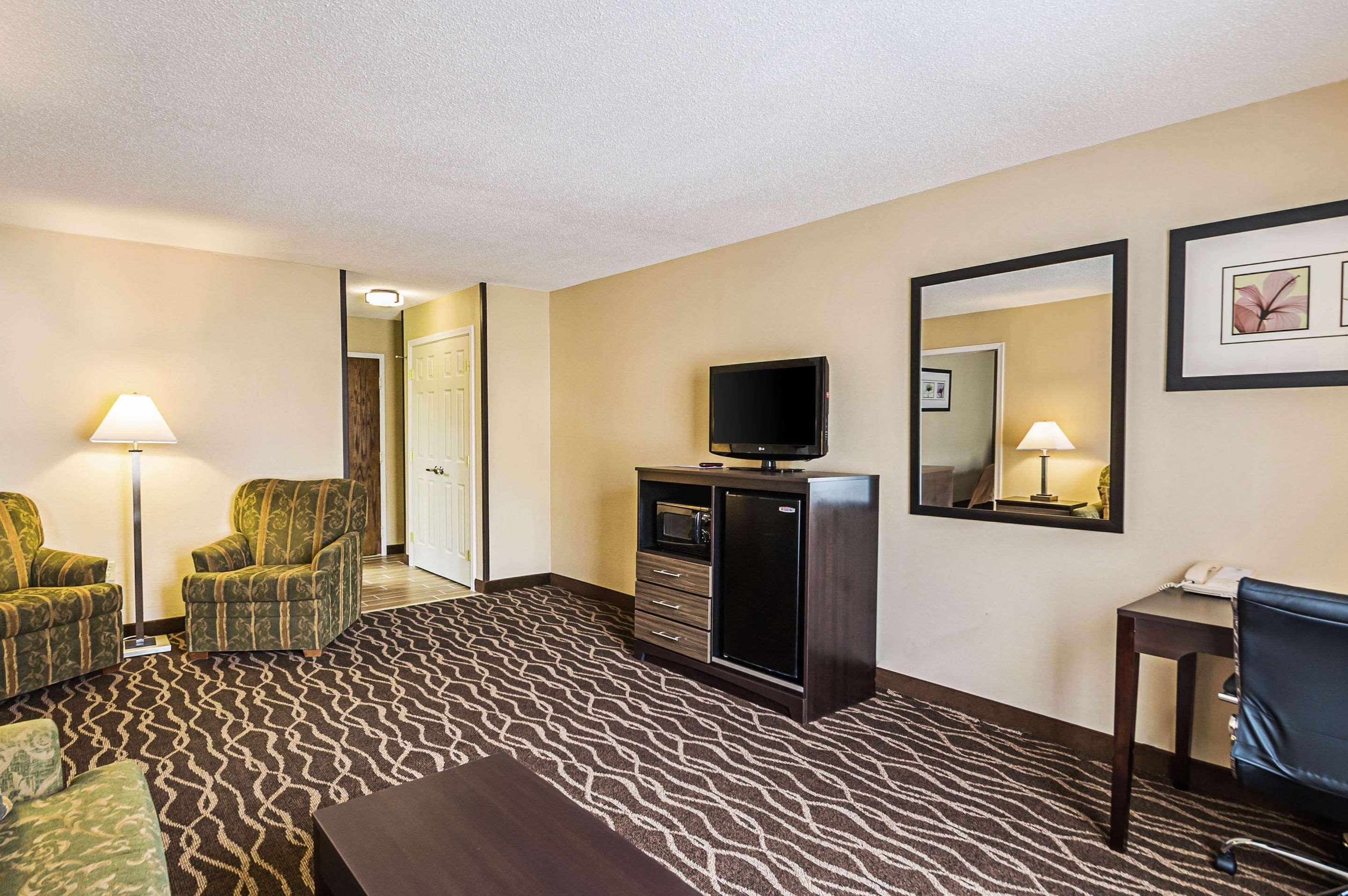 Quality Inn & Suites Frostburg-Cumberland Buitenkant foto