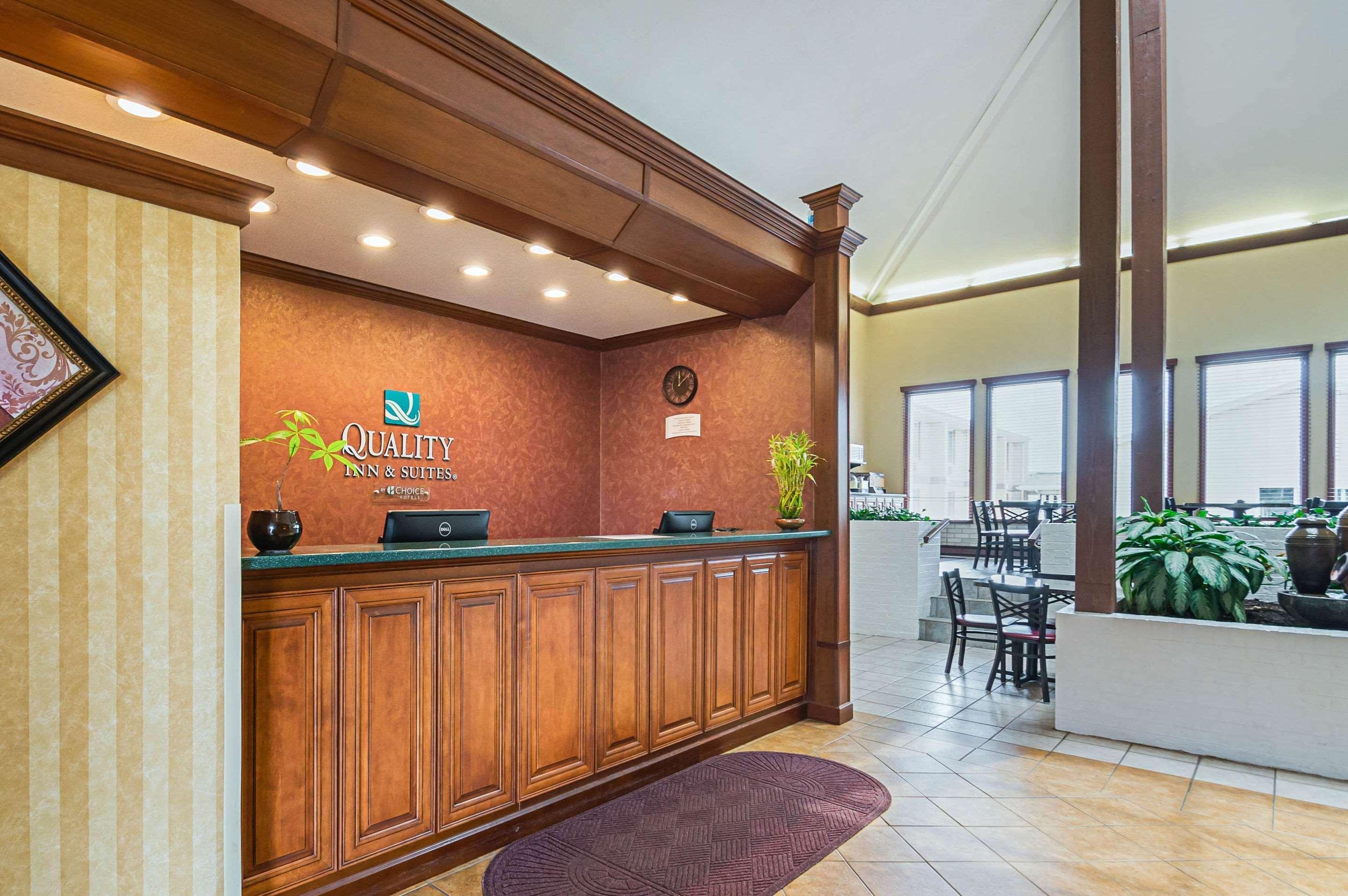 Quality Inn & Suites Frostburg-Cumberland Buitenkant foto